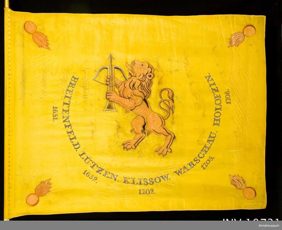 Samhörande kravatt.