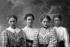 Enligt fotografens journal nr 1 1904-1908: 