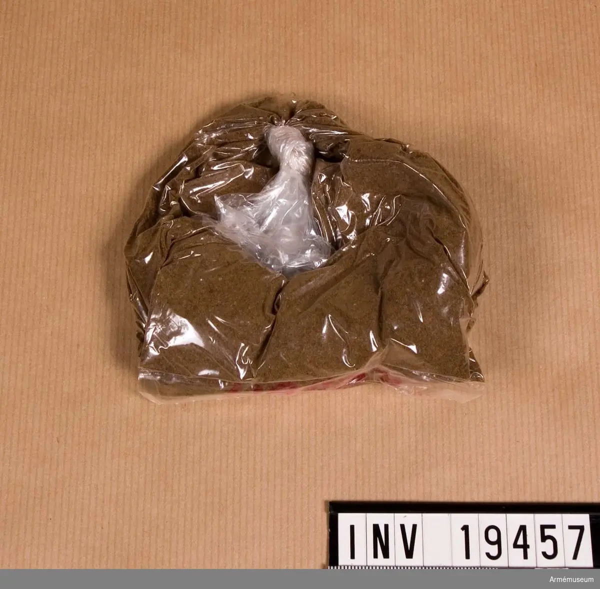 Kaffesurrogat från Andra Världskriget.
Kaffesurrogat består av malda ekollon, rostade ekollon, torkade ekollon och kokmalet kaffe.