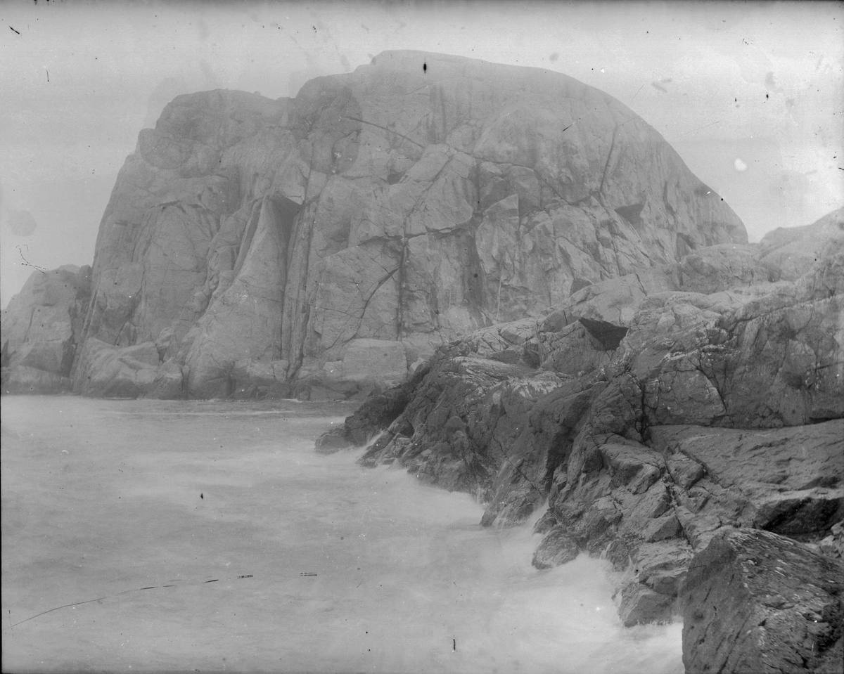 Vassvik på Hellvik, Moifjellet sett fra Moivika