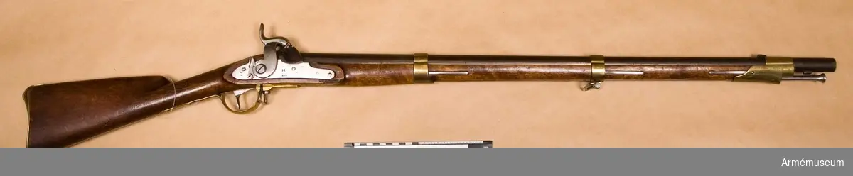 Grupp E II b
18,55 mm. Geväret överensstämmer med m/1840 med undantag att längden endast är 127 cm. Möjligen använt som kadettgevär, avsett för bajonett. Låset tillverkat i Huskvarna år 1848. 

