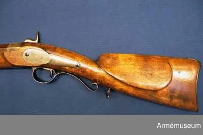 Kal. 19 mm. Studsare med slaglås. Pipans längd (med patentsvansskruven) 83 cm. Antal räfflor: 8 st. Räffelstigning: 3/4 varv på piplängden.
Med undantag av att pipan med svansjärnet äro brungjorda och att patensvansskruven är gråhärdad överenstämmer vapnet helt med studsaren m/1840, AM 24817. Baktill på pipans översida står krönt C (Carl Gustafs stads gevärsfaktori). På vänstra sidan är numret 3 och på undersidan är P, NMW, CGW, 2, och 1841 inslaget. 
Låset är gråhärdat. På låsbleckets utsida står krönt C och numret 3, på insidan IF, W och 1841. På låsets alla skruvar är siffran 3 inslagen. På stockens vänstra sida bakom sidblecket står 1841 och siffran 3.  
På sidbleckets insida står IF, på bakplåtens spets, på korsskruvens och på låsskruvarnas huvud är siffran 3 inslagen.

Tillverkningsnummer 3