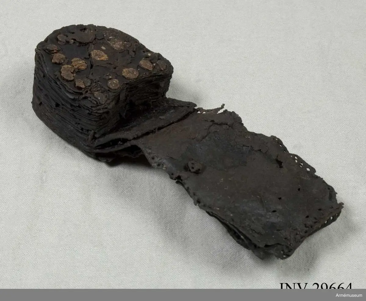 Grupp C I.
Av läder och trä.