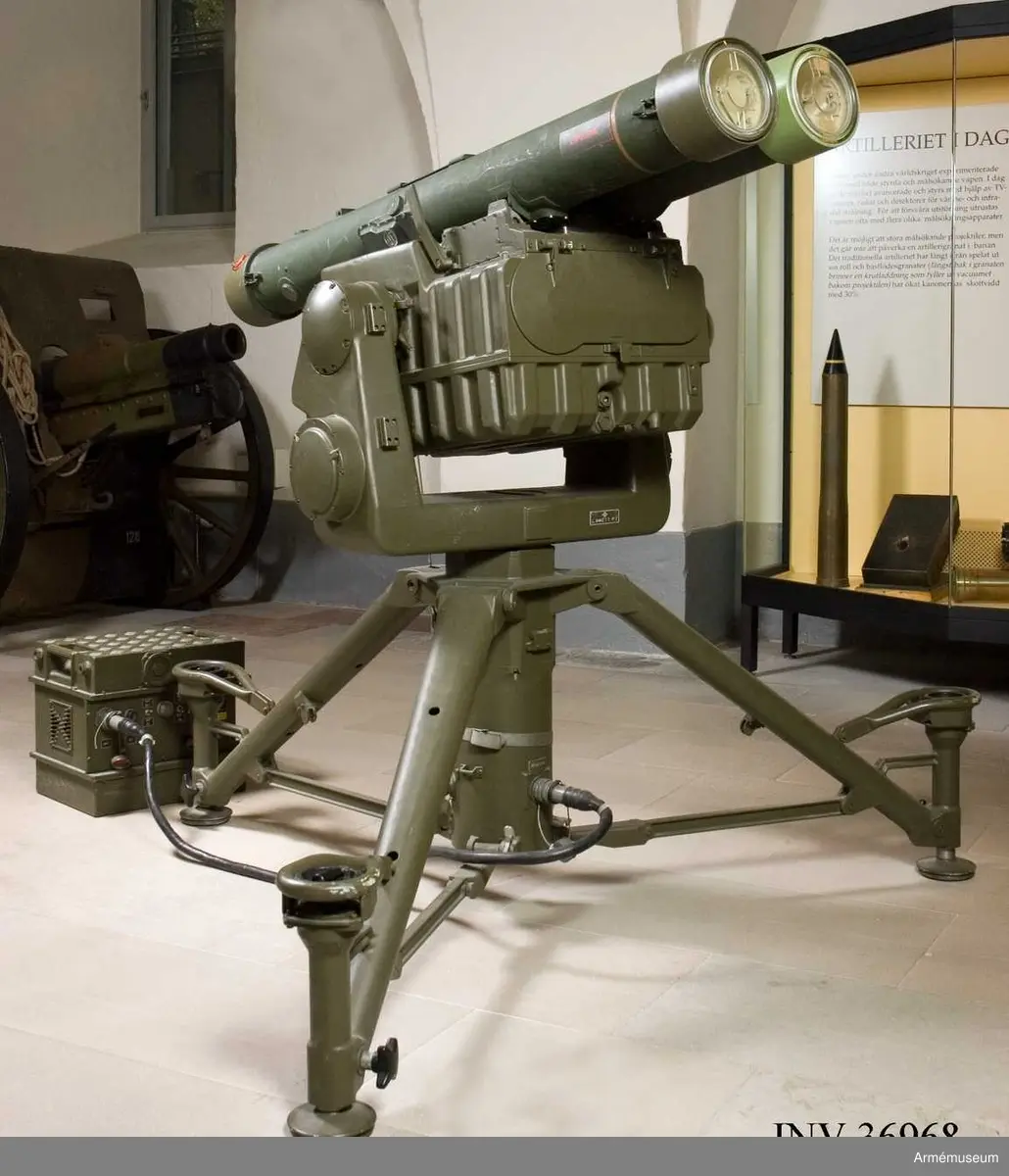 Eldenhet som ingår i luftvärnsrobotsystem 90. I systemet ingår även två radarenheter - lokal på bandvagn och central på lastbil. Siktet innehåller lasersändare, TV-kamera och IRV-kamera.
