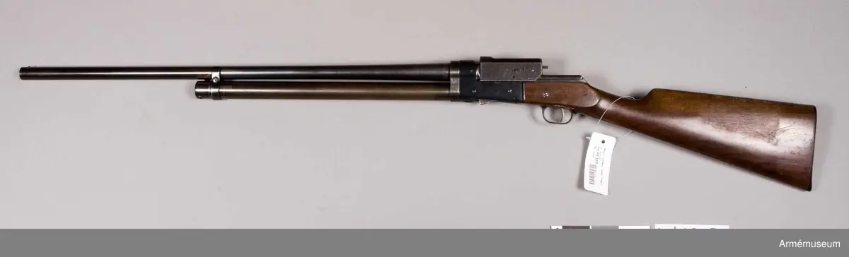 Grupp E IV e.
Automatiskt hagelgevär enligt Sjögrens system. Kaliber 14.
Framstock saknas. Trångborrad pipa.