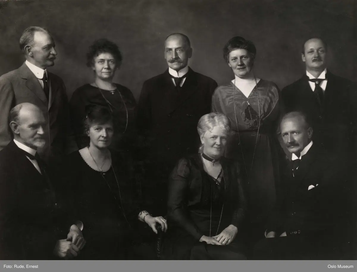 gruppe, søsken, kvinner, menn, stående og sittende halvfigur