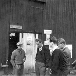 " Tävlingsbåt av ny typ skall sjösättas i Sundsandvik."
" Ca