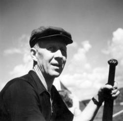 "Carl Andersson på 40-talet som rorsman."