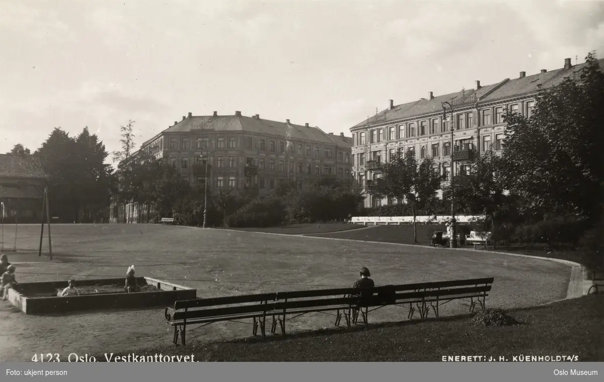 plass, lekeplass, sandhasse, barn, park, benker, bygårder, villa