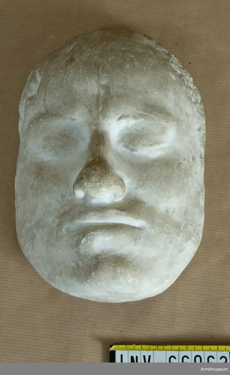 Grupp M I.

Gipsmask föreställande den döde Karl XII.