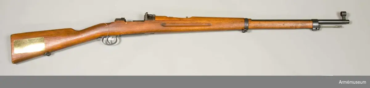 Gevär m/1896 med hålsikte m/Hellqvist. Kungl. Armétygförvaltningens demonstrationssats över civila riktmedel för gevär. Godkänd av Skytteförbundets Överstyrelse i samråd med KATF 1949-04-25. Geväret nr 12 i försöksserien. Hålsikte, korn och kornskydd i m/Andersson, alla tillverkade av  Andersson.