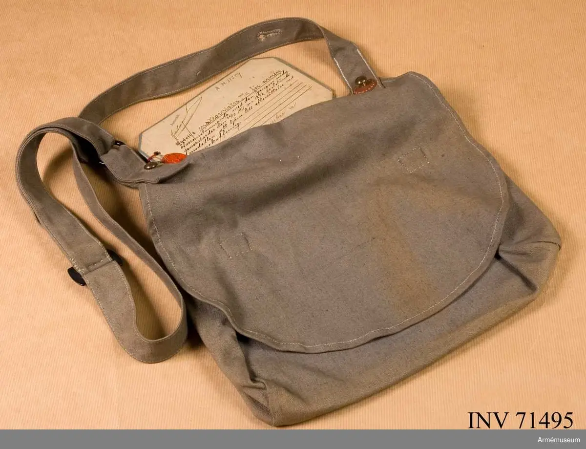 Grupp C:II. 
Vidhängande modellapp: "Modell å mattornister m/11 för armén, fastställd genom generalorder denna dag, n:r 1253. Stockholms Slott den 25. oktober 1911. På nådigste befallning David Bergström / C.G. Sundin."
