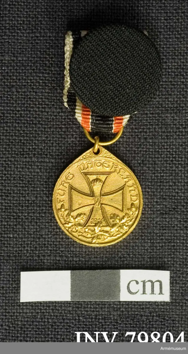 Grupp M II.
Guld jämte miniatyr.
