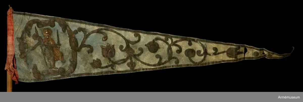 Duk av ljusblå kinesisk sidendamast med målad dekor föreställande helgonet Demetrius av Thessaloniki och slingor av blommor. Strumpa av rött linne.