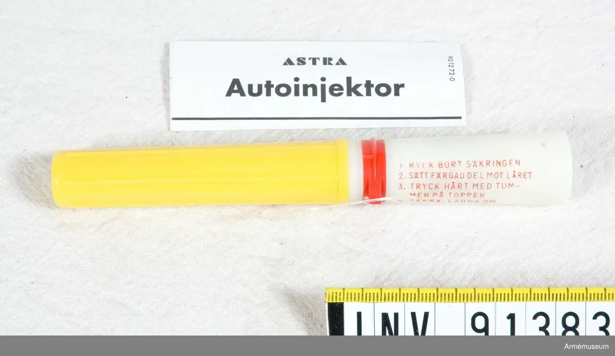 En utrustning för injektioner som skall utföras av personer som inte har medicinsk utbildning, särskilt i akuta situationer. Autoinjektorn innehåller en spänd spiralfjäder och en förfylld ampull med den vätska som ska injiceras. På ampullen sitter en kanyl som skyddas av en kåpa.

Autoinjektorn används genom lossa eventuell säkring, därefter placeras autoinjektorn på en lämplig plats på kroppen (en större muskel) och fjädern löses ut. Fjädern trycker då ut kanylen genom kåpan in i muskeln och injicerar vätskan under loppet av några sekunder.

Autoinjektor ingår i utrustning för skydd mot nervgaser, och finns med motmedel mot allergichock. Även andra mediciner kan ges med autoinjektor.