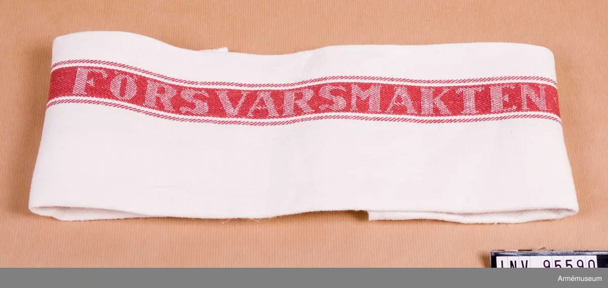 Invävt: "Försvarsmakten".