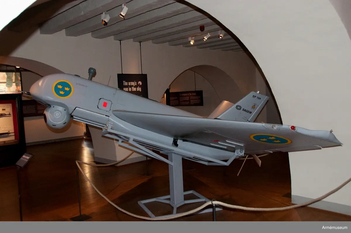 Ugglan är en form av obemannat spaningsplan son har använts av armén under 2000-talet.

Vingbredd: 4,2 m
Längd: 3,52 m
Höjd: 1,3 m
Vikt: Ca 330 kg max
Flyghastighet:150-200 km/h
Flyghöjd: 3 000 m max
Flygtid: 2,5 tim
Räckvidd: 75 km