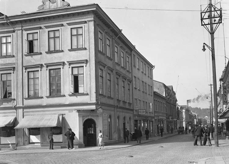 Uppgift enligt fotografen: "Uddevalla. Kungsgatan söderut."