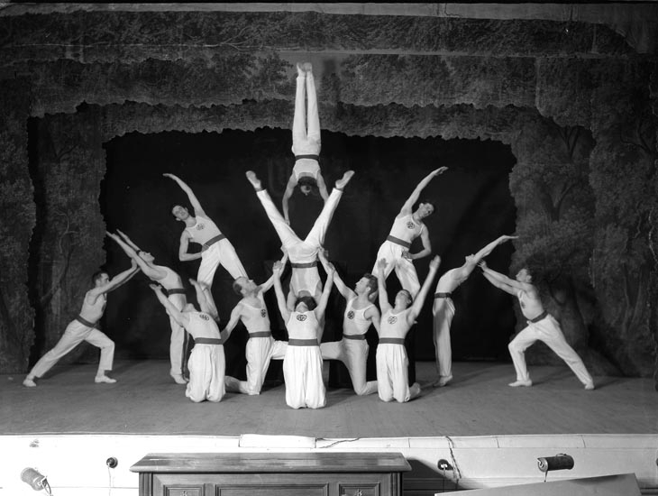 Uppgift enligt fotografen: "Uddevalla. U-a Teater. Gymnastikföreningen".