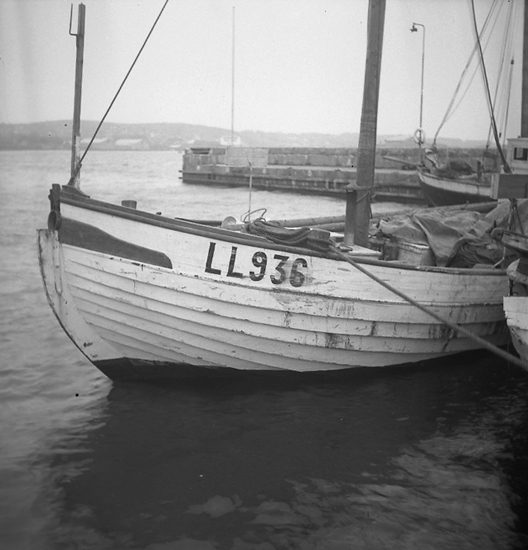Text till bilden: "Landsfiskal Nilsson. Skadade båtar 1945.12.17".




