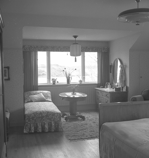 Text till bilden: "Interiör. Rylanders villa Pallen. 1947.04.11".




