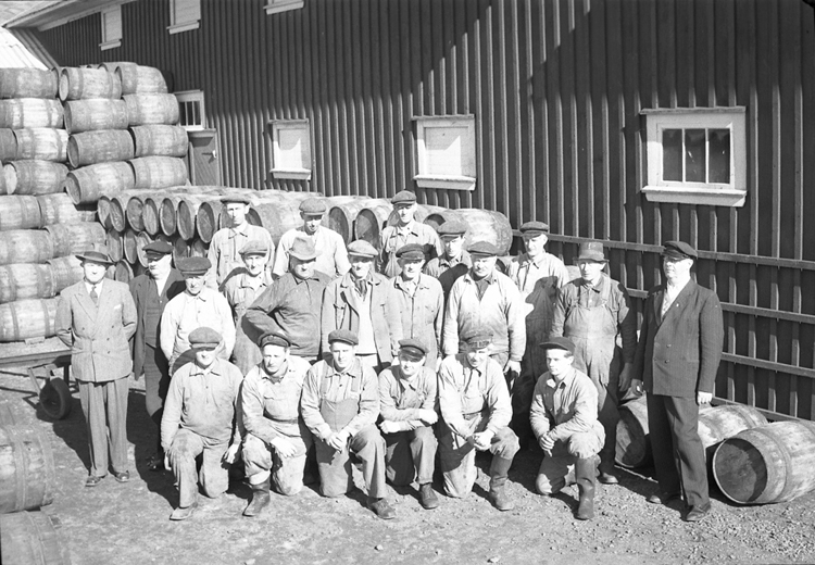Text till bilden : "Westkustens Olje & Guanofabrik. Oxevik. 1949.04.04"