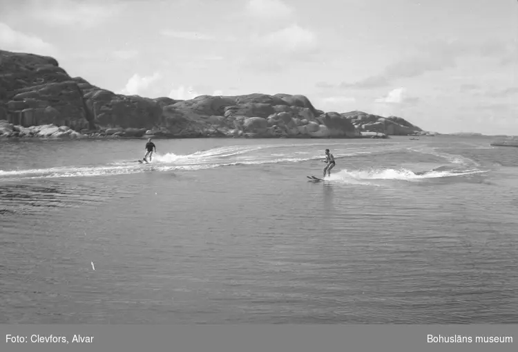 Text till bilden: "Vattensportfest i Lysekil. 1954.08.01"








i