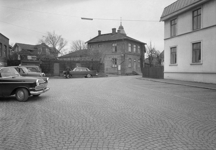 Text till bilden: "Lysekil. Gamla Stadshotellet. Torget. 1952.08.18"