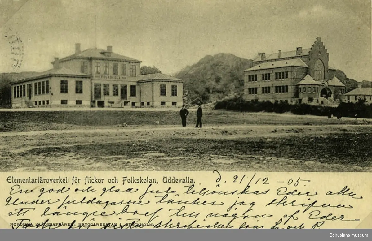 Text till bilden"T.v. Högre Folkskolan, senare Praktiska Realskolan, byggd 1900, eldhärjad 1966. T. h. Elementarläroverket för flickor eller Flickskolan, numera Musikskolan, byggd 1896".