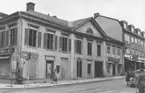 Enköping, kvarteret Borgmästaren nr 4, fasad mot Kungsgatan sett från söder, hösten 1957