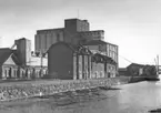 Hamnen i Enköping, från stranden vid kvarteret Munken, mot sydöst, 29 december 1957