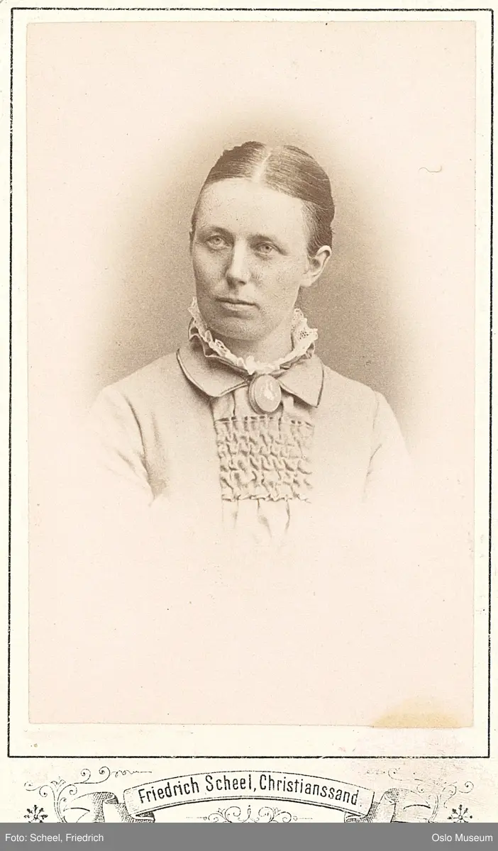 portrett, kvinne, vignettert brystbilde