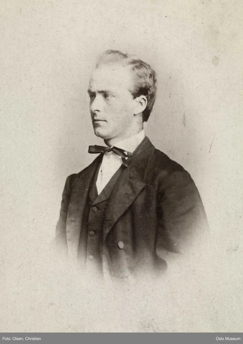 portrett, mann, litterat, teaterdirektør, vignettert brystbilde
