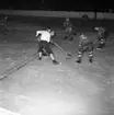 Hockeymatch i Huskvarna på 1950-talet. Ishockeylaget Stefa spelar mot okänt lag.
