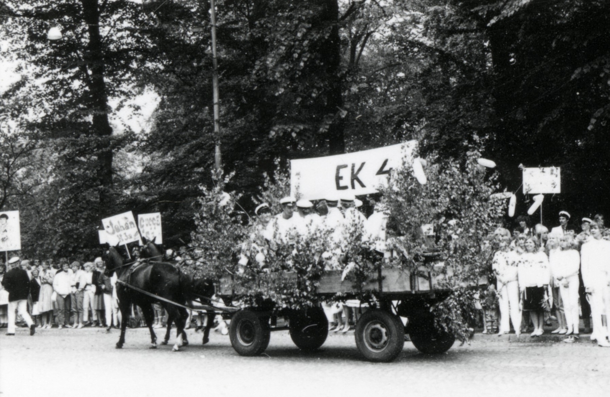 Studentavslutning vid Norre Katts park våren 1983.