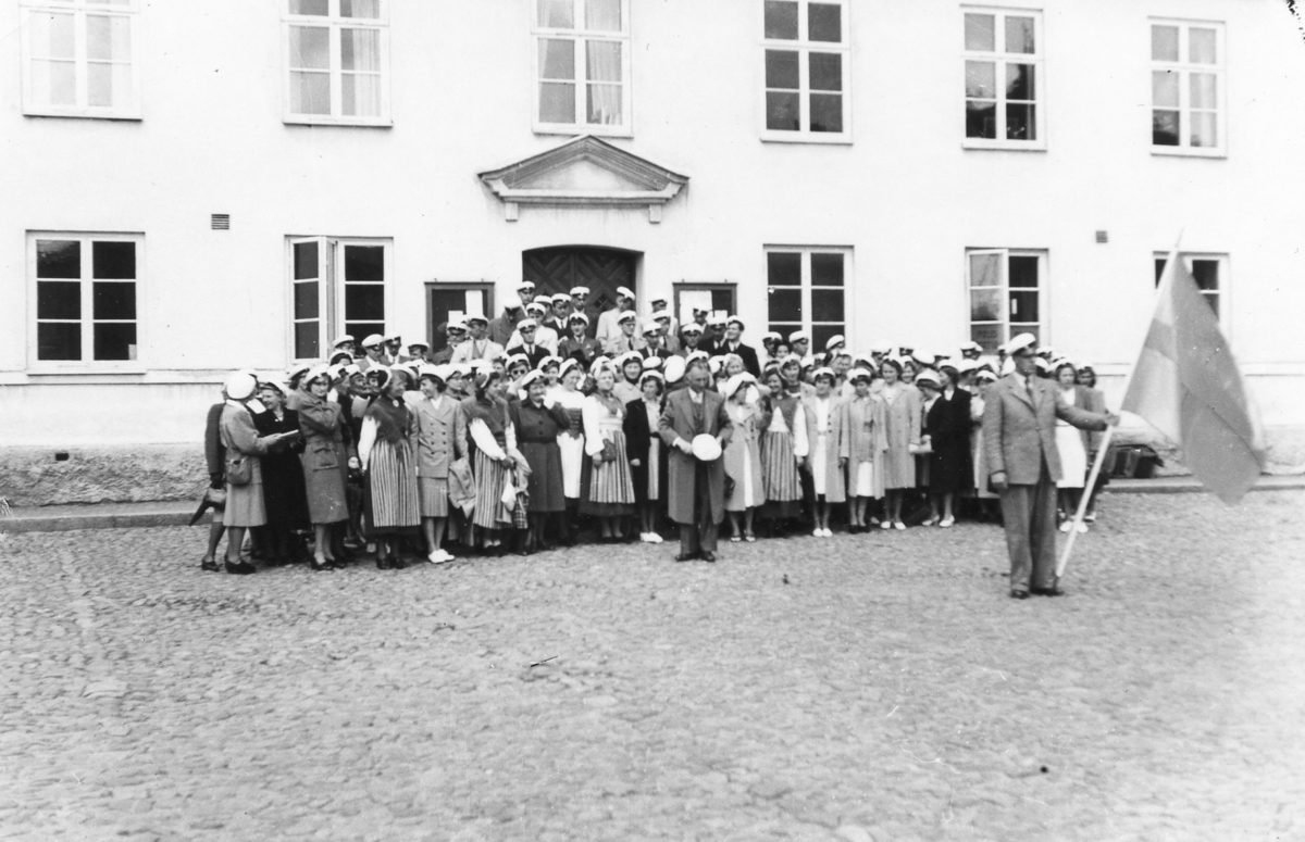 Falkenberg.
Gamla rådhuset.
Studentgrupp framför gamla rådhuset i Falkenberg.