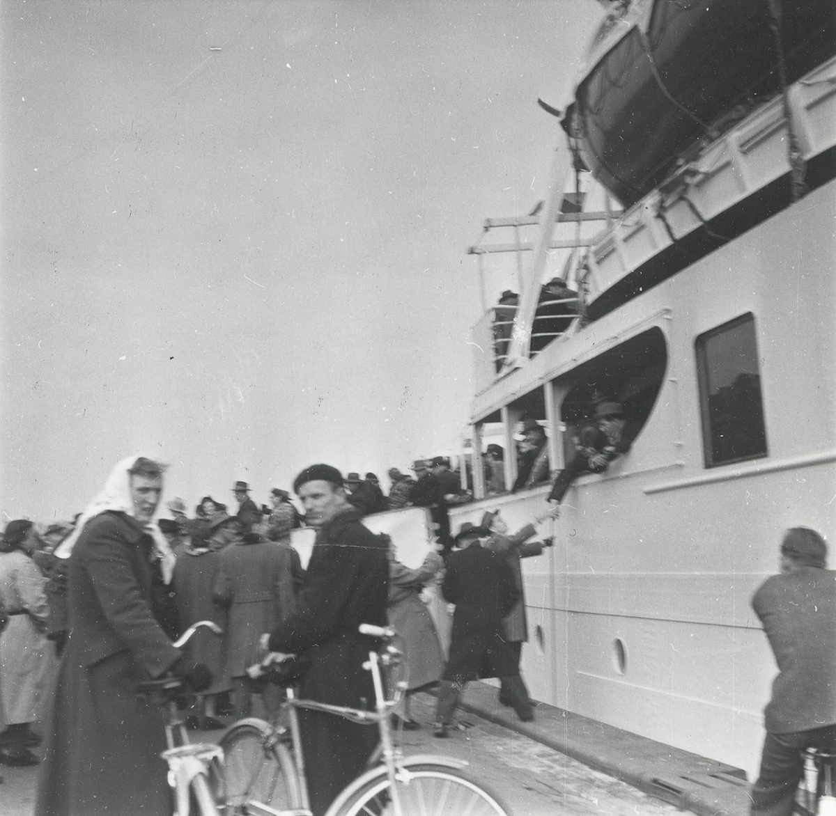 Halmstad, tidningen Halland. Urval från Sessan-kryssningen, april 1952.