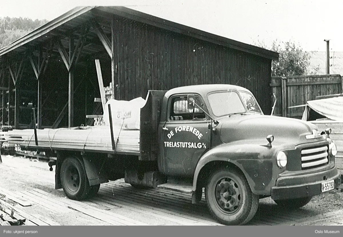 De forenede trelastutsalg, lager, Bedford lastebil