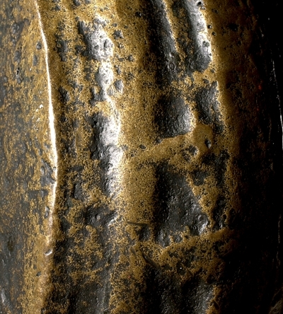 Kanonrör.
Gjutet riksvapen med initialerna G.A.R.S och årtalet 1626. Band med Vasakärvar och akantusblad.