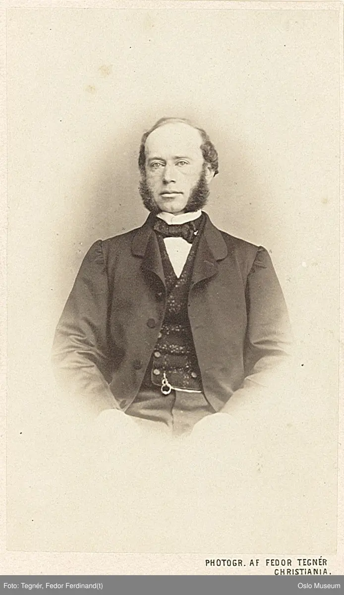 portrett, mann, vignettert brystbilde