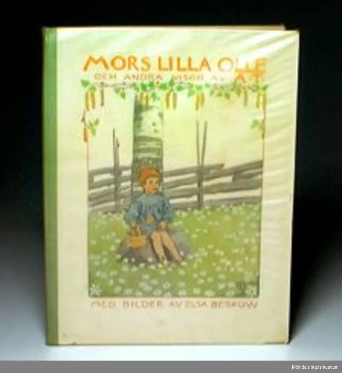 Titel: "Mors lilla Olle och andra visor av A.T." med bilder av Elsa Beskow.Märkning på försättsbladet. Boken plastinslagen och sidor lagade med tejp.AB Skoglunds bokförlag.