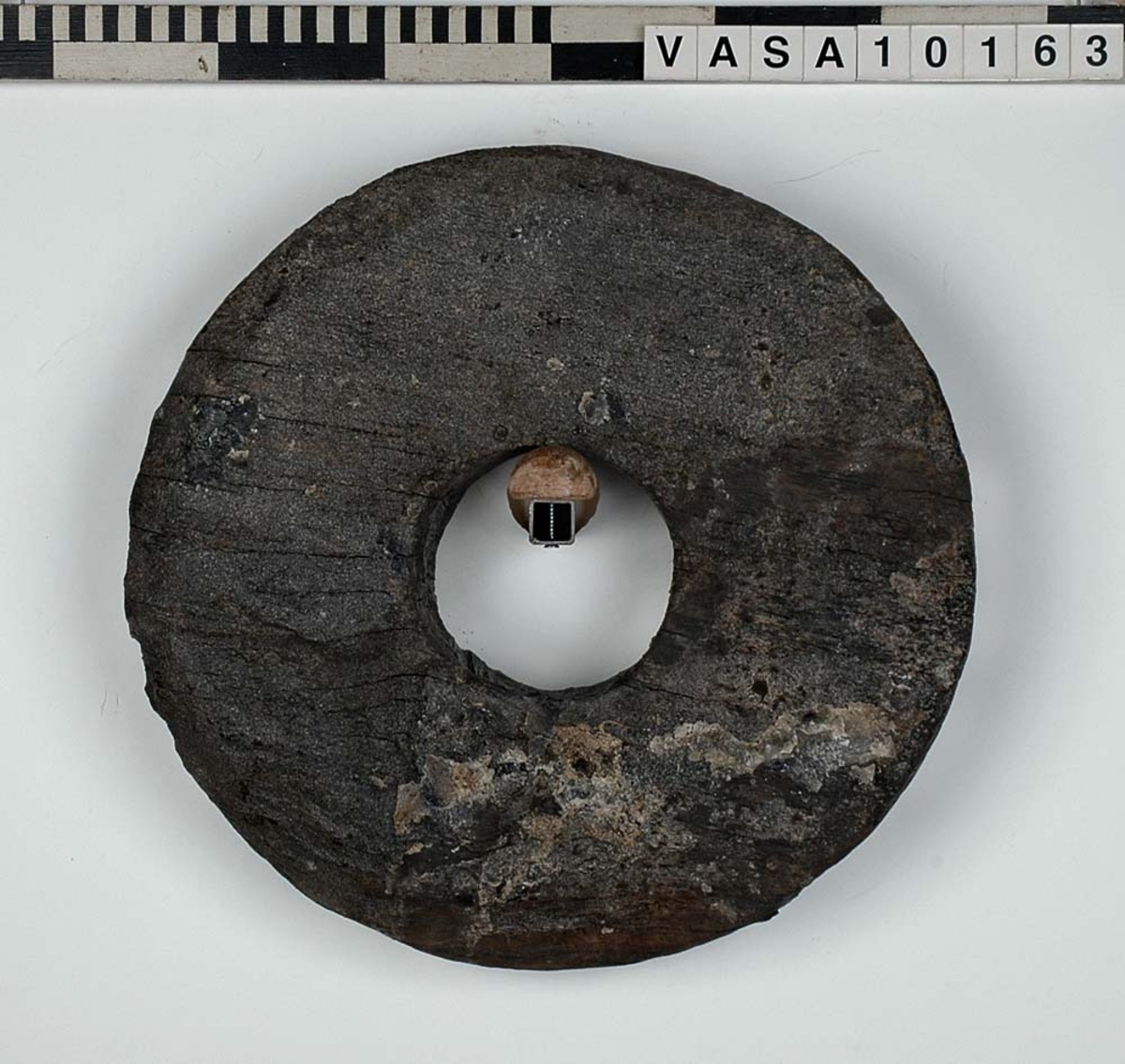 Lavetthjul, vänster fram. 60 mm bred. förslitning på en sida.

För mer information se Dokumentationsblankett under Referenser – Länkade filer.