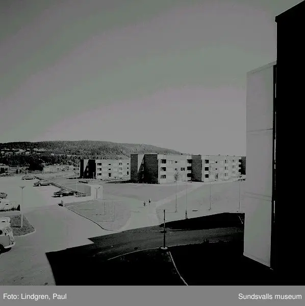 Stadsdelen Nacksta med hyreslägenheter i flerbostadshus, skivhus och lamellhus, uppförda av AB Sundsvallsbyggen, 1967 - 1971.