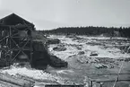 Flottning av timmer i Nässeforsen, Faxälven. Vattensåg. Vykort.