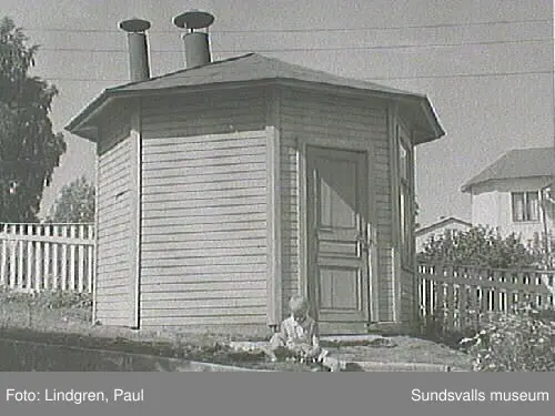 Bleckslagaregatan 17. Gårdsinteriör. Huset tjänstgjorde som tvättstuga på 1940-50-tal /e u B Taube.