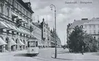 Spårvagn på Storgatan. Poststämplat 1912-12-31.
Spårvagnstrafiken pågick mellan 1910-1952 i Sundsvall. Vykort.