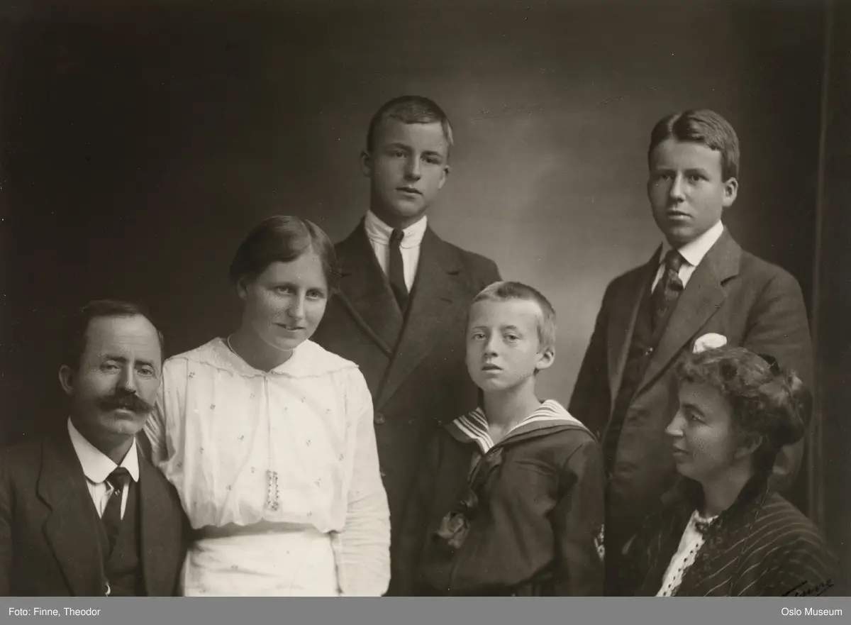 familiegruppe, mann, kvinne, gutter3, jente