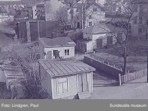 Vy över Fredsgatan. Fredsgatan - Nygatan. Södermalmsskolan skymtar på bild 3.