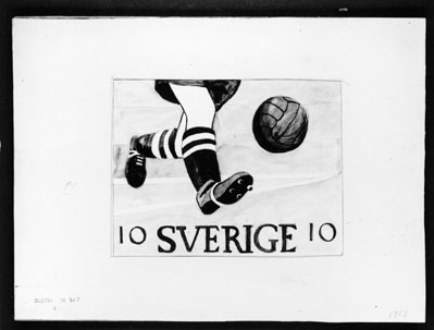 Förslagsteckningar till frimärket Riksidrottsförbundet 50 år, utgivet 27/5 1953. Svenska gymnastik- och idrottsföreningars
riksförbund bildades 1903. Konstnär: Lars Norrman. Ej realiserat förslag. Benen av en springande fotbollsspelare + boll.
Valör 10 öre.