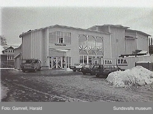 Exteriörbilder på Folkets Park och Tonhallen.